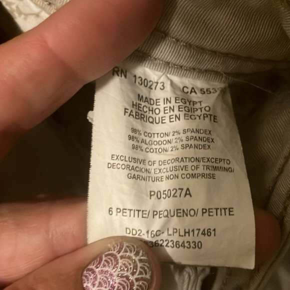 Size 6 Petite✨khaki color shorts - Picture 11 of 11